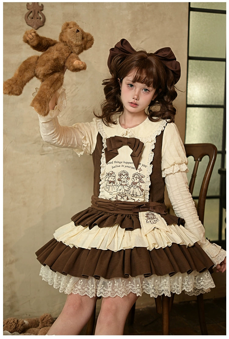 Lolita button closure OP dress Peter Pan collar lace-trimmed back neck button detail construction feature
