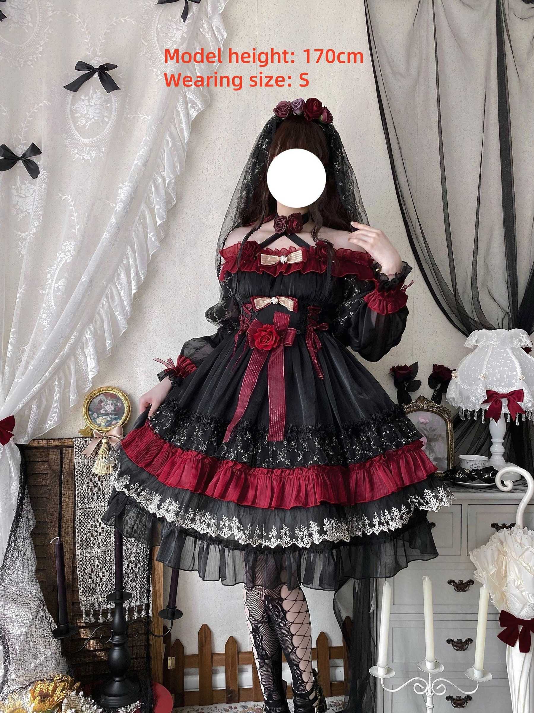 Gothic lolita OP dress sizing comparison and fit reference showing how dress accommodates various body types with elastic waist and back shirring adjustments