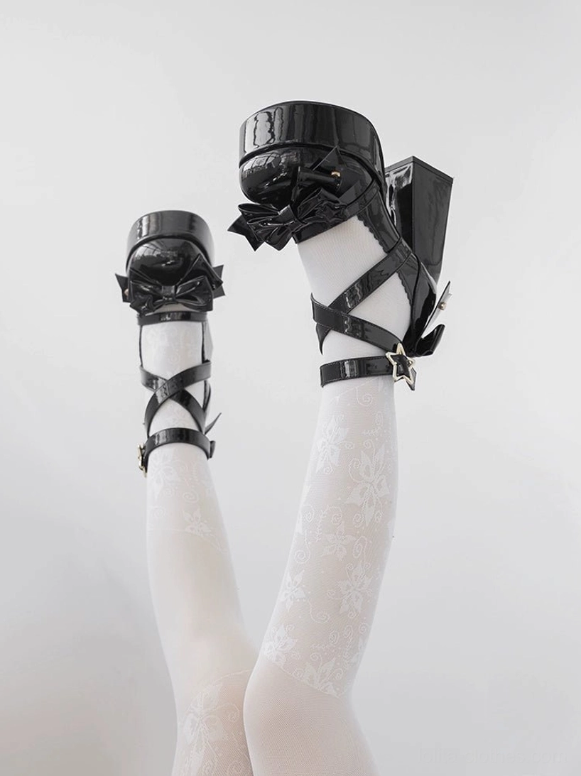 Anime manga conventions lolita cosplay coordinate instantly recognizable silhouette star prayer heels