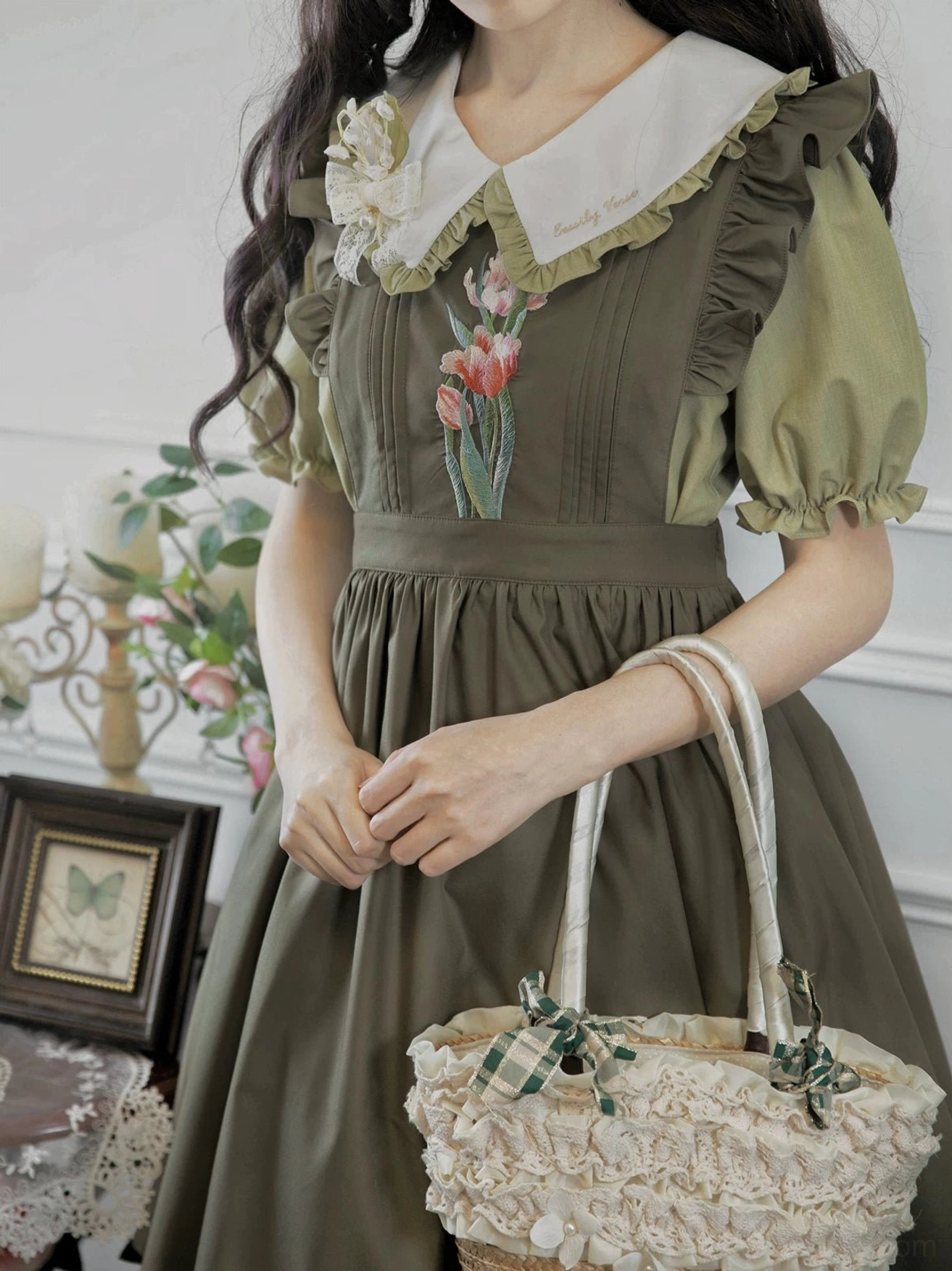 Army green olive tulip embroidery lolita salopette dress close-up half-body front green-trimmed ruffled collar