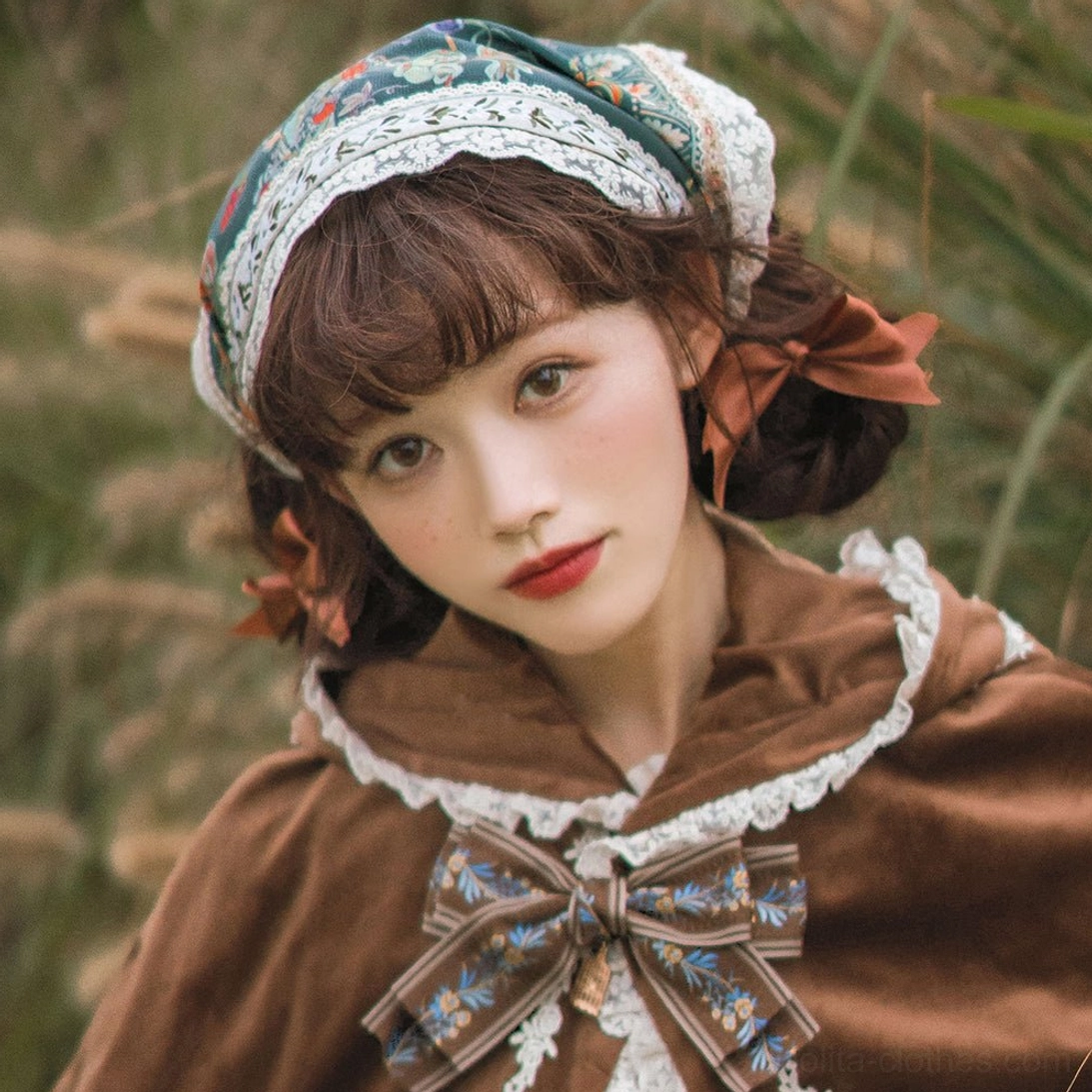 Bavarian Lolita JSK coordinate styling suggestion with complementary accessories and props
