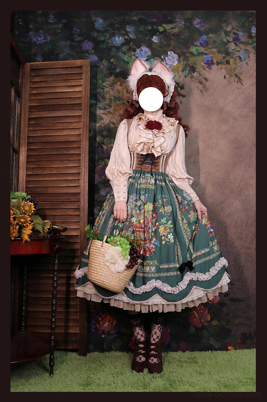 Bavarian Lolita JSK wearing guide proper fit chest support silhouette demonstration