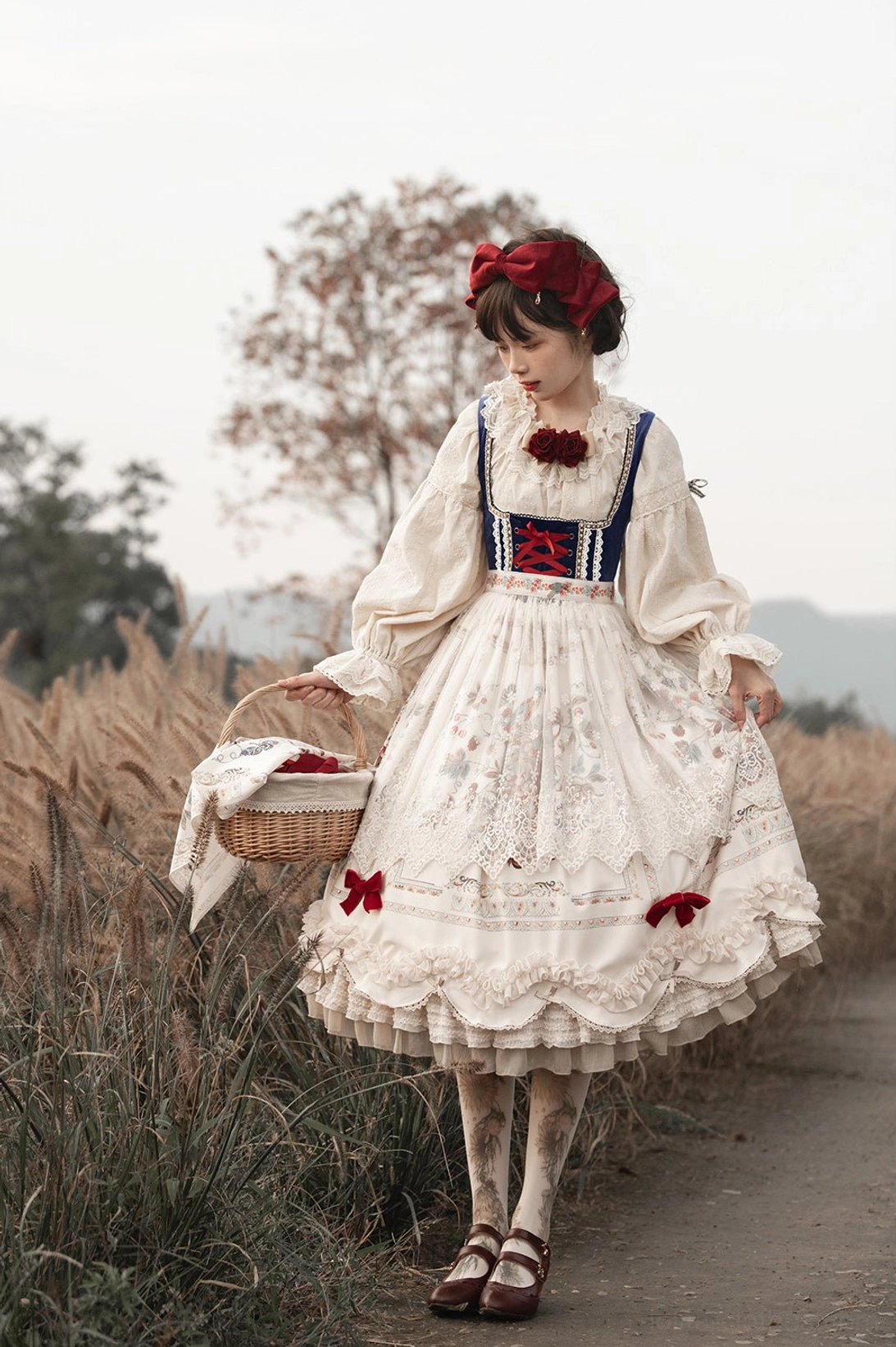 Bavarian Lolita JSK L size fit model wearing dress proper proportions demonstration
