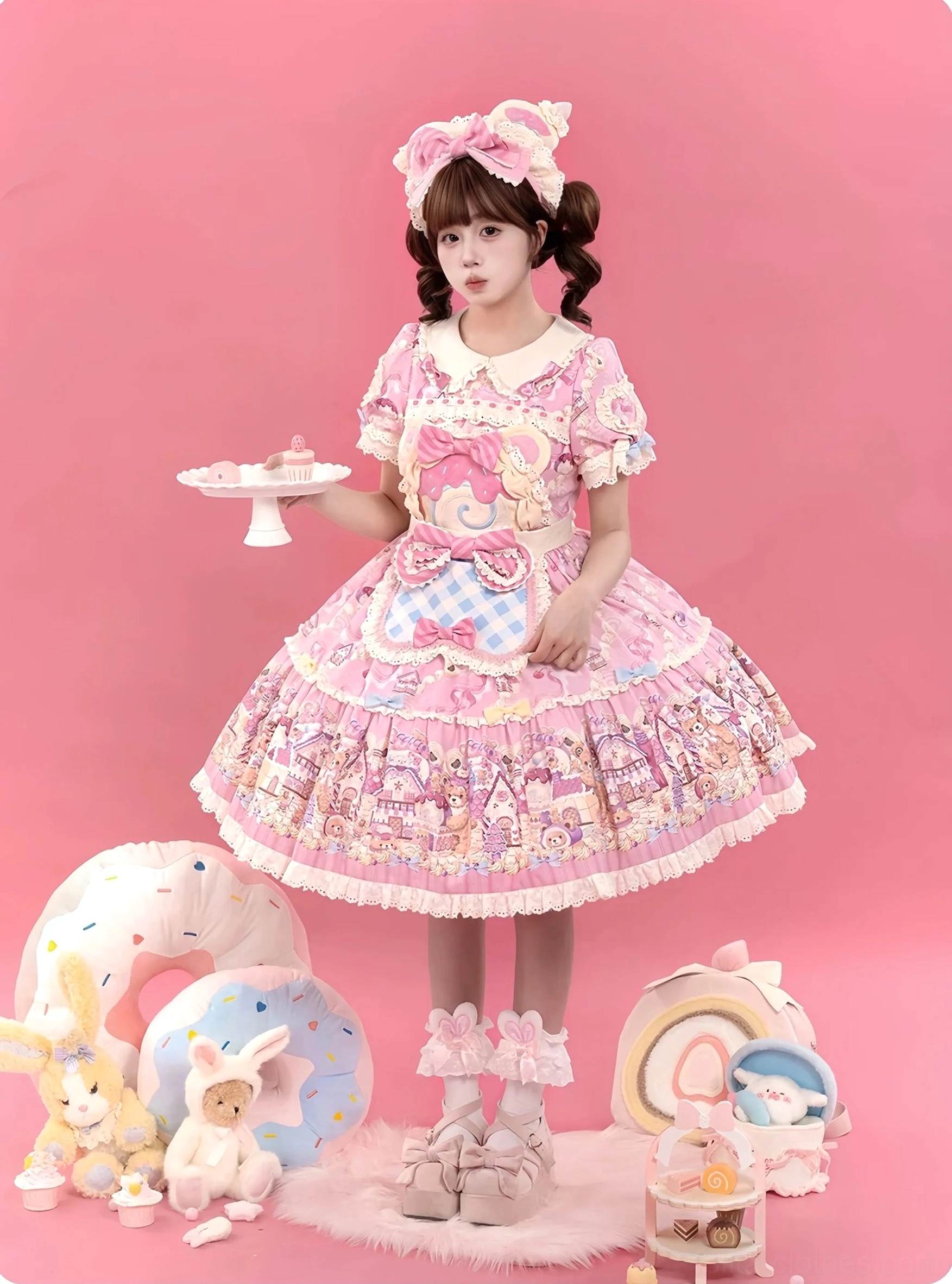 Short-sleeve Bear Cake Lolita OP dress with gingham apron and dessert serving tray prop, featuring layered ruffled skirt, decorative collar and Peter Pan neckline styling