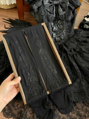 black-gothic-lolita-cathedral-window-embroidered-pantyhose-close-up-lace-dress-detail