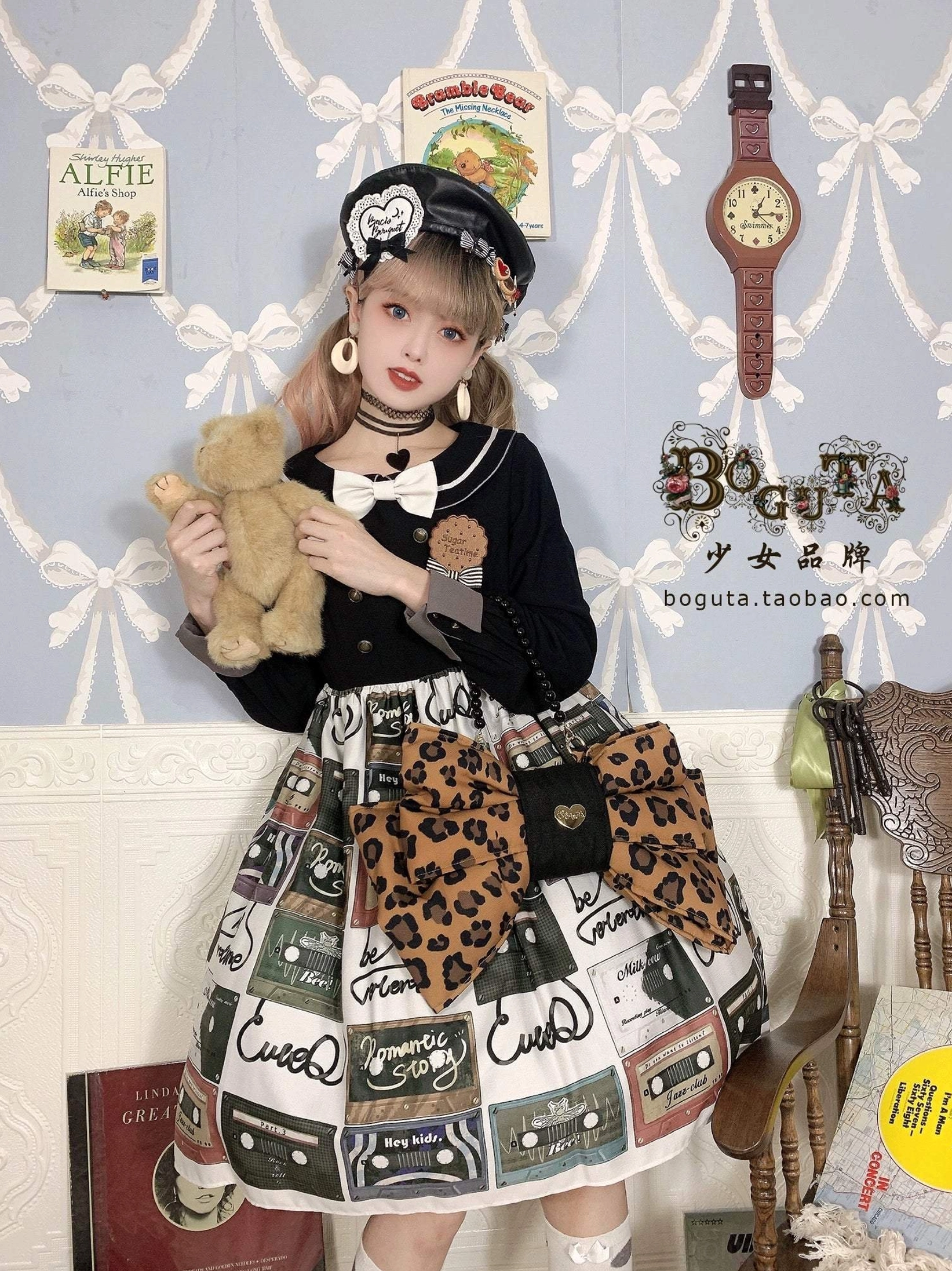 Black pearl bead chain strap close-up showing glossy matte finish round beads and gold metal hardware detail for lolita coordinate accessories