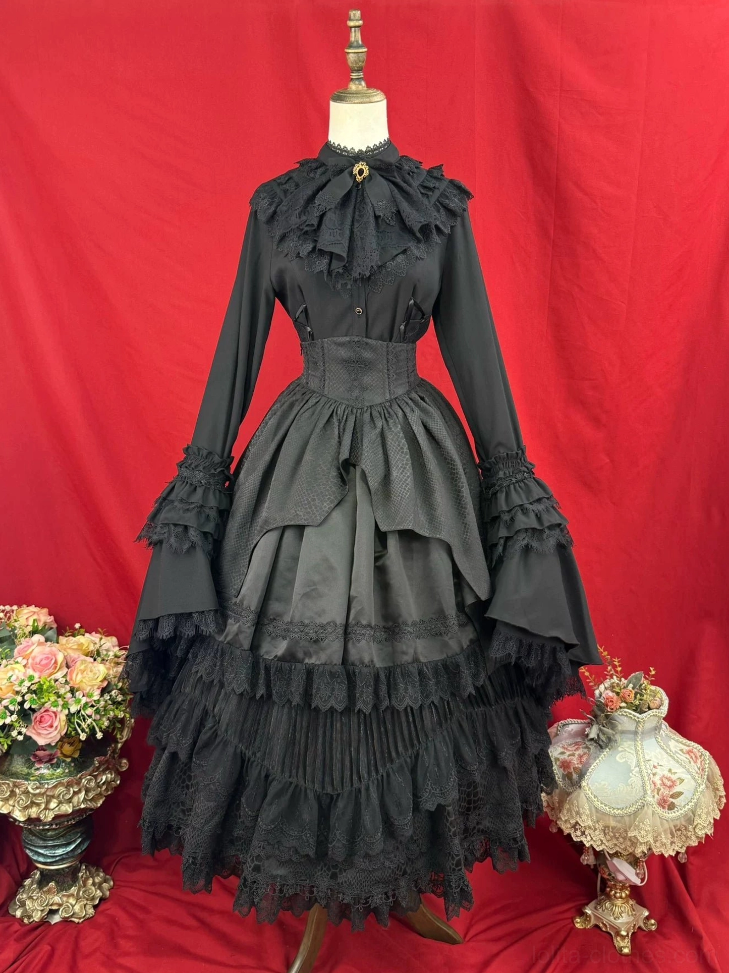 Black Gothic Lolita skirt full underskirt shirring texture comfort engineering construction detail