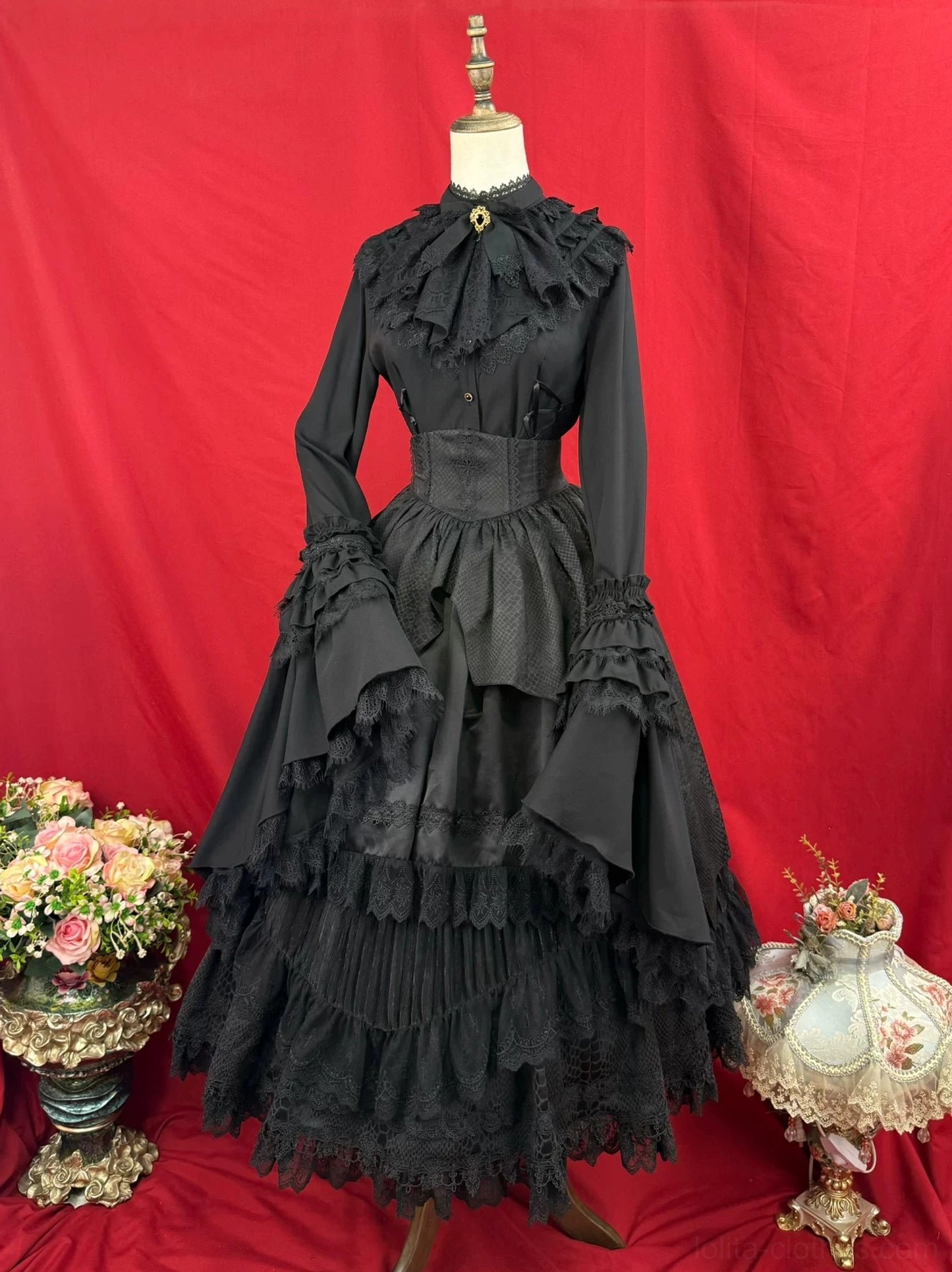 Black Gothic Lolita skirt outer layer two-piece construction side zipper back shirring lace paneling