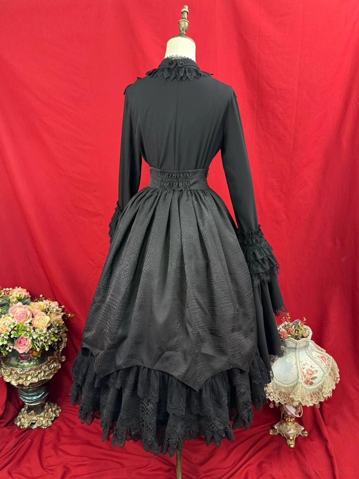 Black Gothic Lolita skirt waistband height construction detail elastic waist fit adjustment