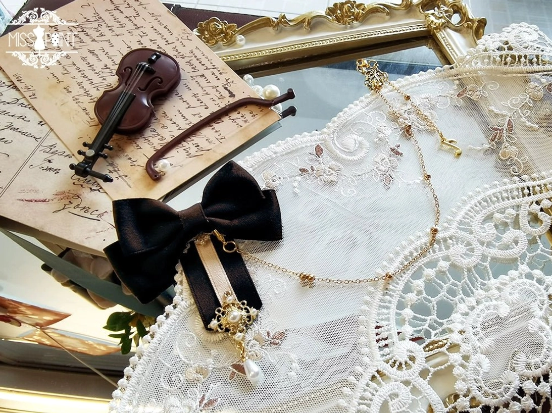 Black lolita butterfly bow chain brooch pendant accessory close-up detail view metal hardware craftsmanship
