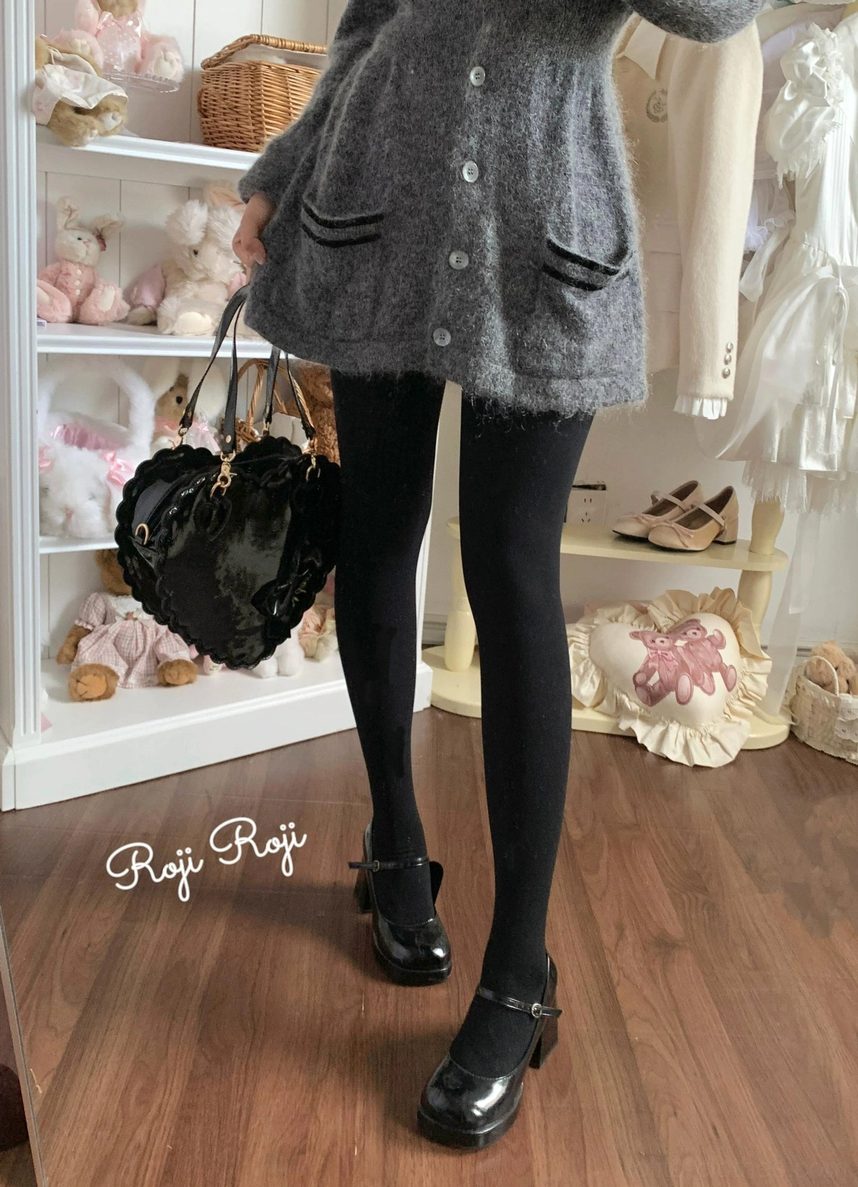 Pure black matte velvet thickened lolita winter pantyhose with slim leg design paired with gray cardigan dress and black heart handbag