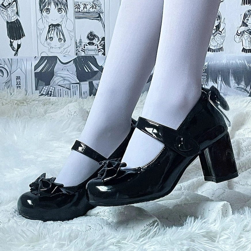 Black patent leather Lolita Mary Jane high heels 6.5cm classic Lolita style with wine red bow accents and heart-shaped buckle detail