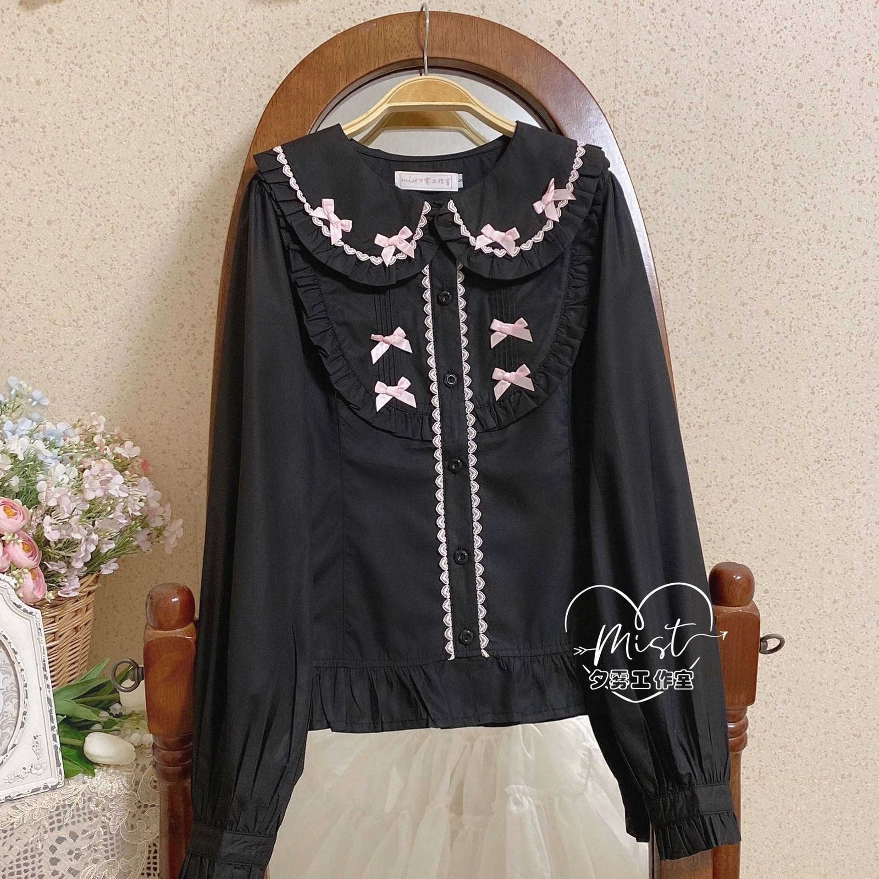Black pink lolita blouse hybrid sweet gothic style peter pan collar bubble sleeves model wearing