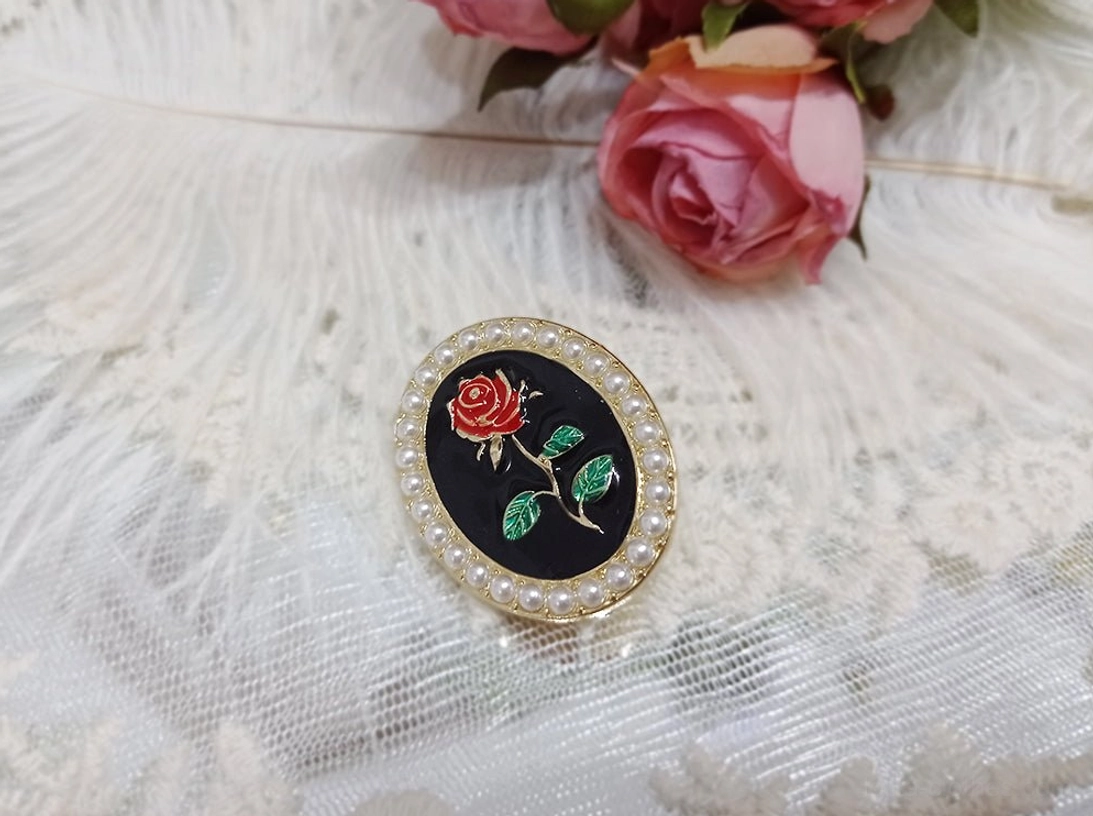 Black rose vintage Lolita brooch with gold-tone oval frame, dark enamel center, red rose motif, and imitation pearl border on lace