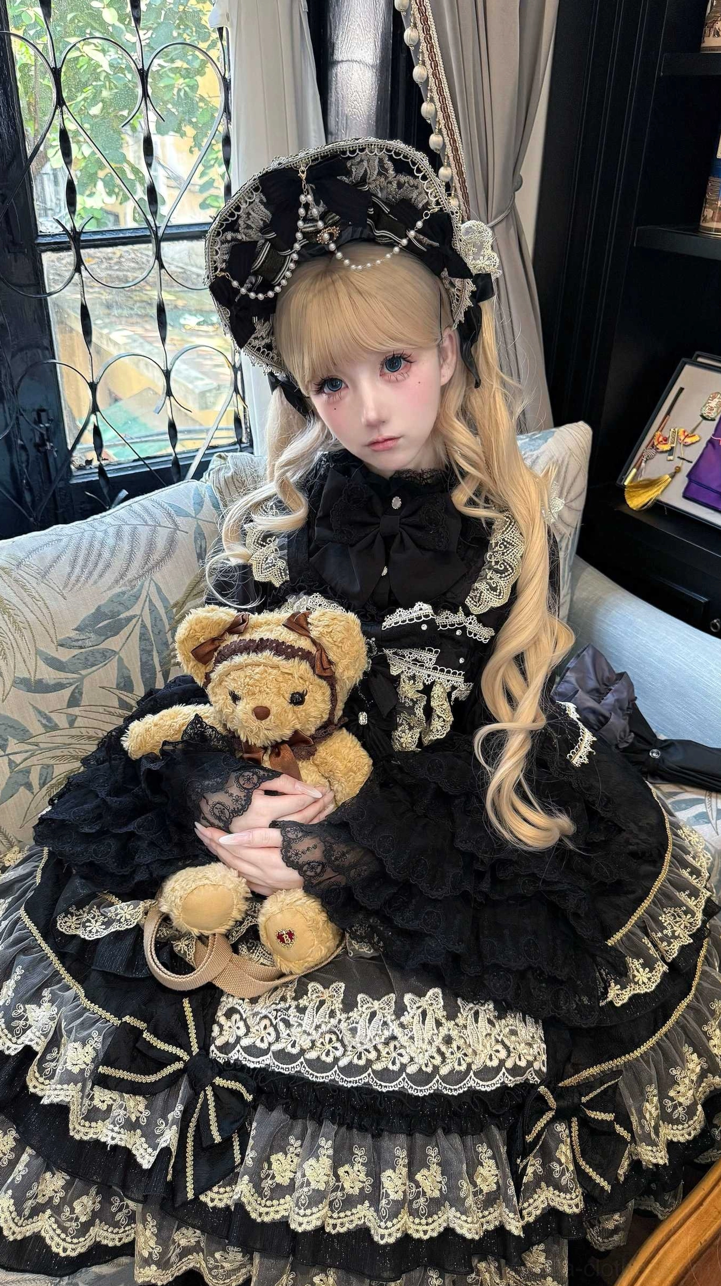 Black sweet lolita BNT bonnet front view lace trim and bow decoration details