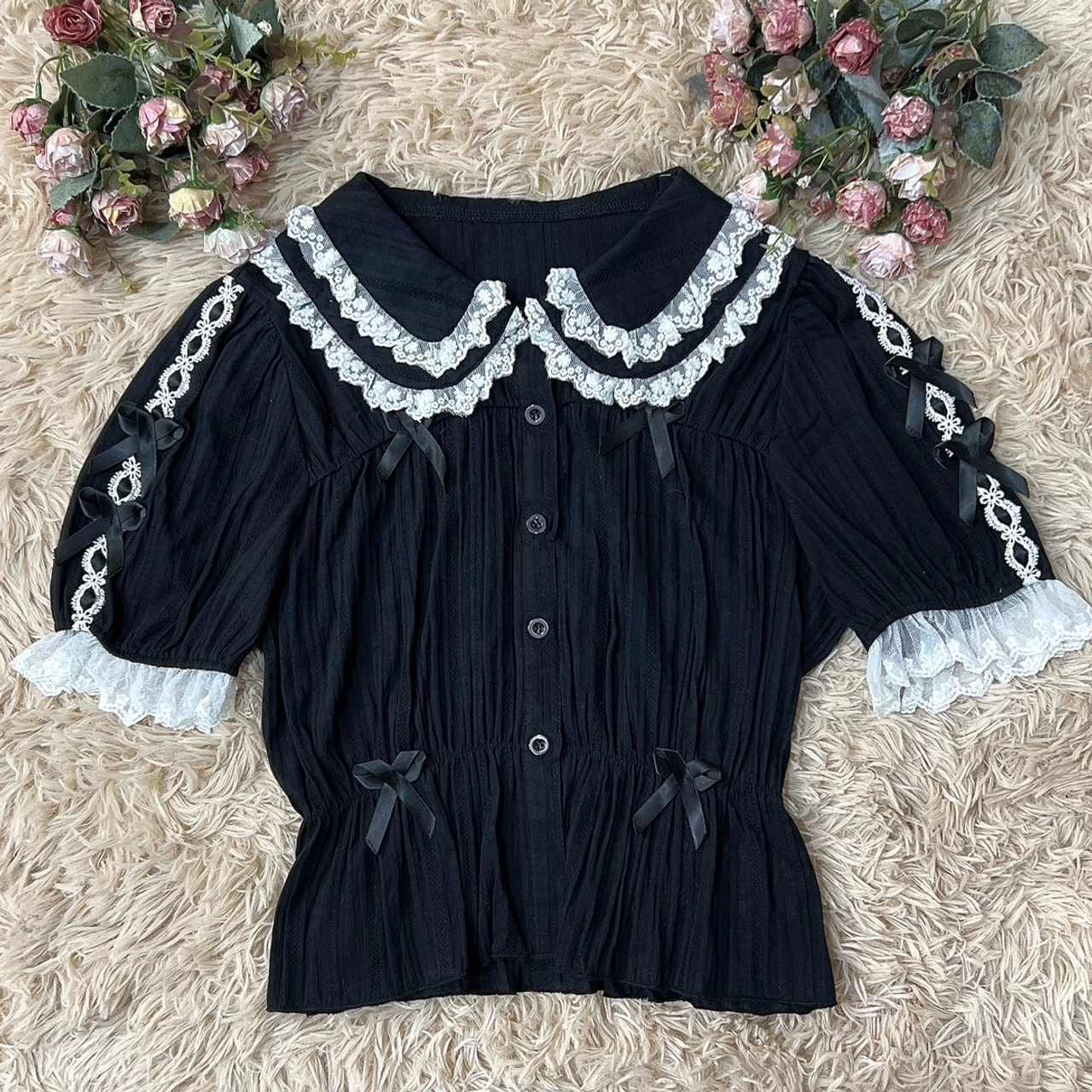 Black and white lace sweet lolita blouse short sleeve puff sleeves doll collar kawaii detail