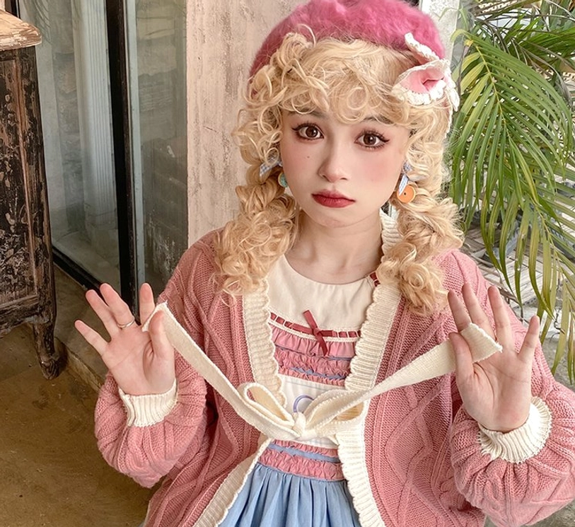 Blonde shoulder-length curly lolita wig with pink beret decorated with cat ear decor worn with sweet daily lolita outfit