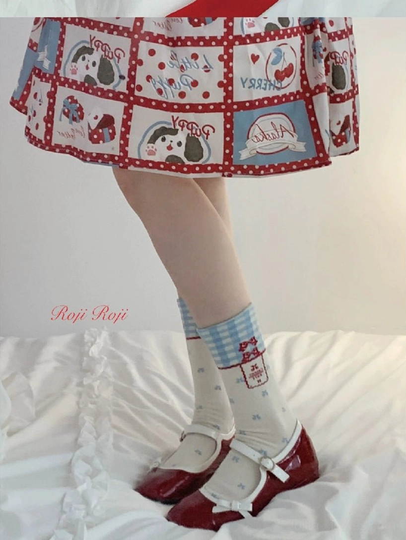 Low-angle side view model legs blue gingham cuffed lolita socks off-white body bow-dot embellishments vintage printed dress red Mary Jane shoes bedroom setting cartoon carpet