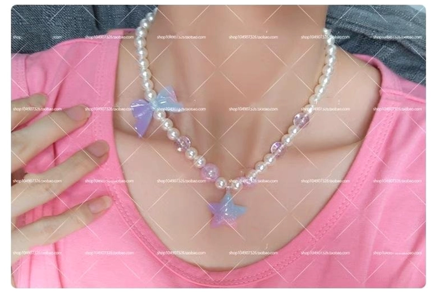 Purple blue gradient mermaid tail charm pearl choker worn on model neck with matching beaded bracelet