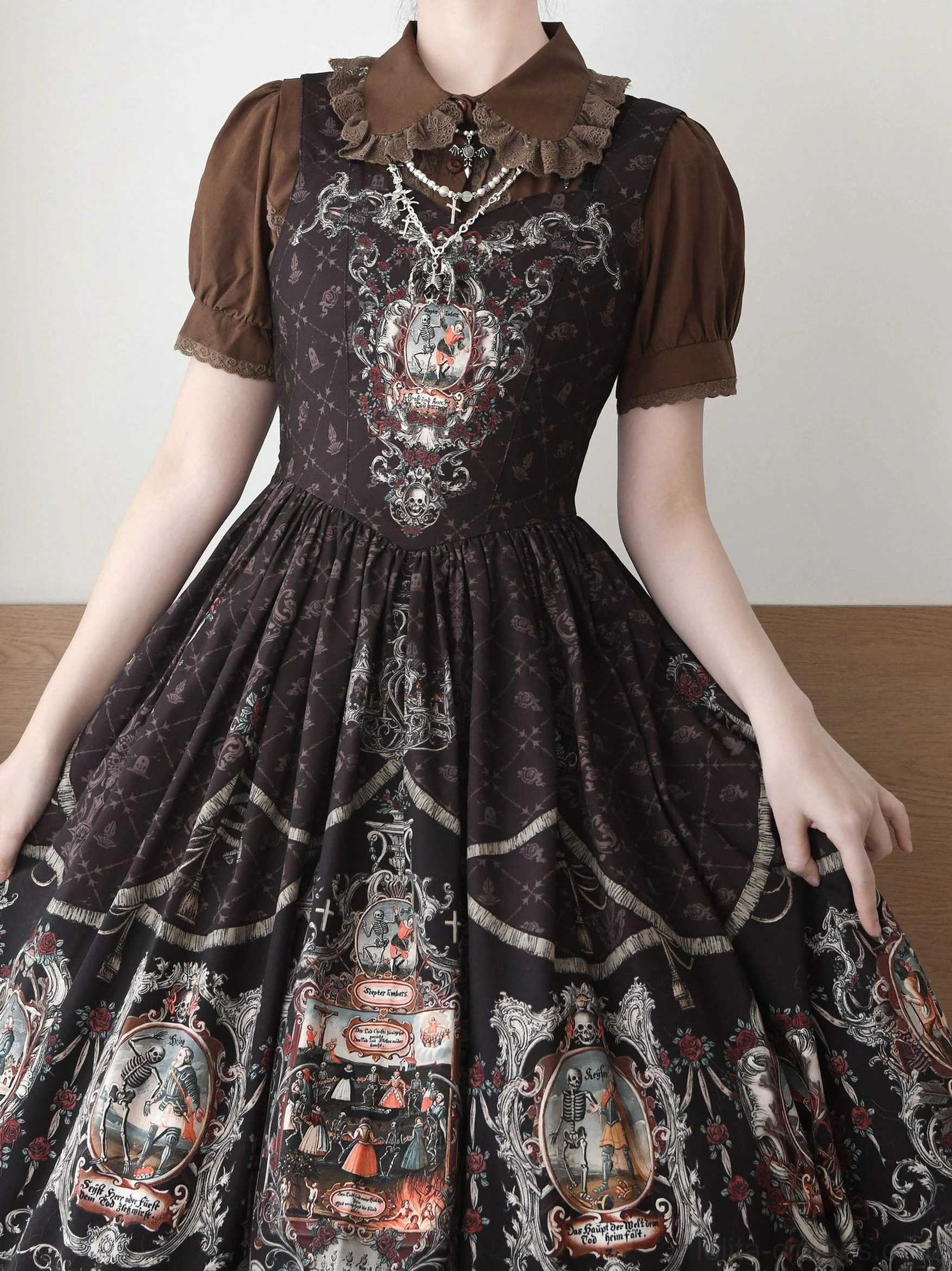 Brown short-sleeve Lolita blouse with ruffled lace collar and puff sleeves paired with vintage printed Lolita dress half-body side wearing coordinate view