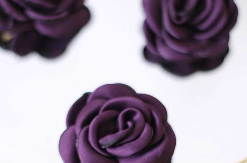 Burgundy fabric rose brooch and hair clip accessory ideal for classic and gothic Lolita fashion coordinates and outfits