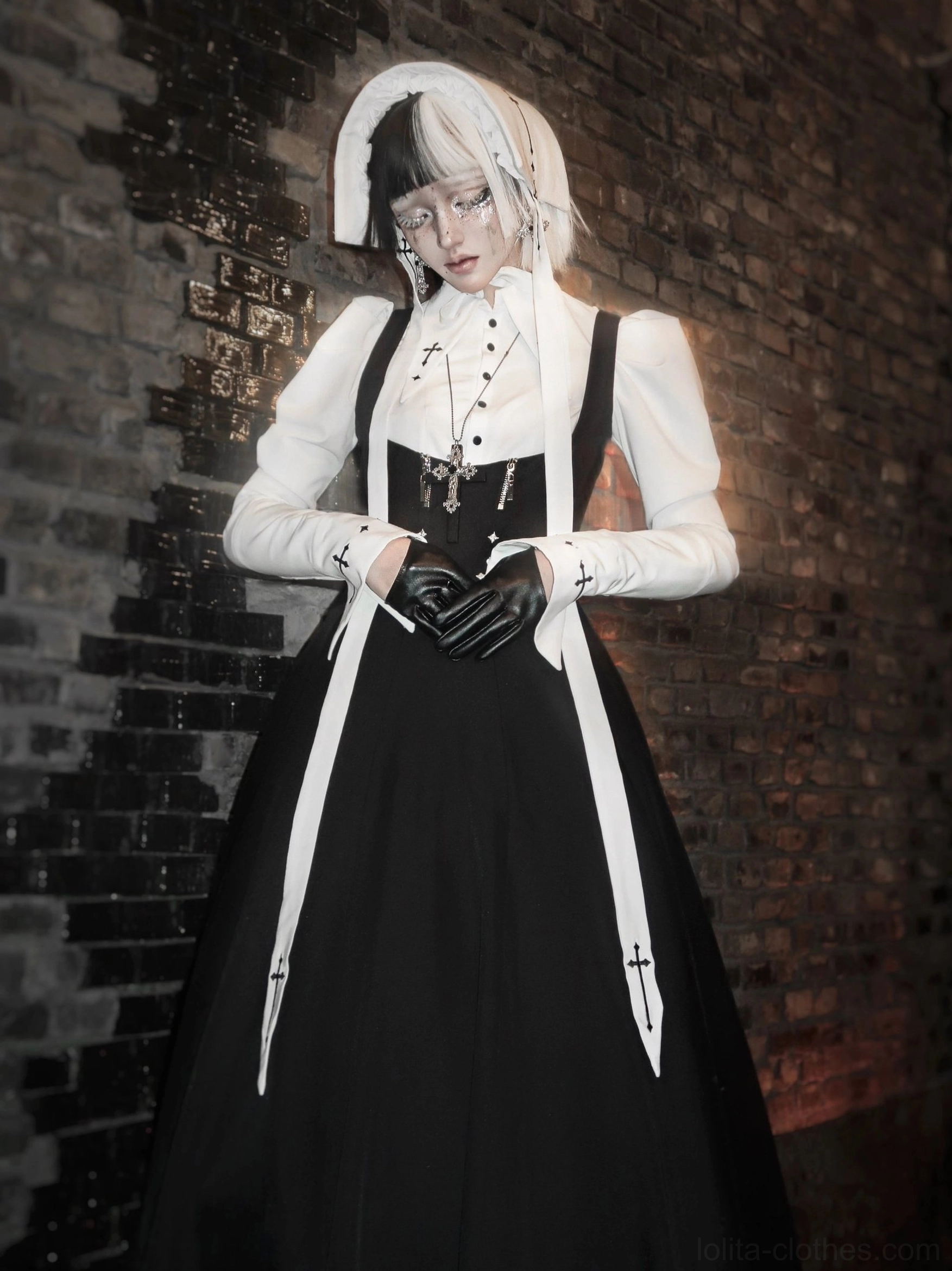Bust-supporting gothic lolita JSK in black showing structured fit, architectural silhouette and A-line skirt shape with lace trim details
