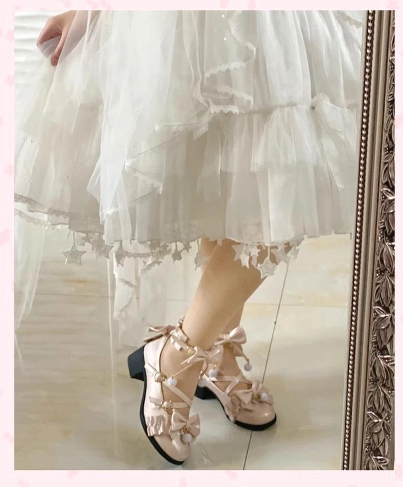 Lolita Mary Jane shoes styling guide showing sweet Lolita coordinate combinations with pastel JSKs, lace blouses, and the shoes worn with knee-high socks and accessories