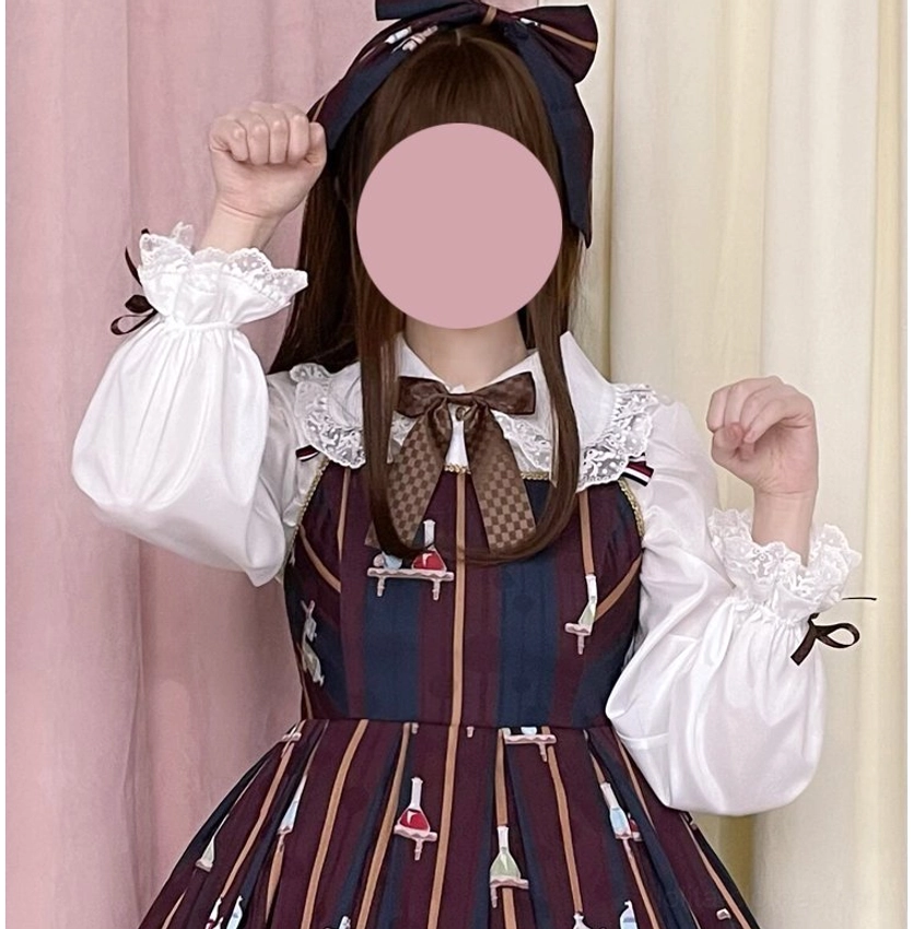 Chocolate Heart Sweet Lolita blouse sizing guide showing measurements for Medium and Large sizes in centimeters and inches