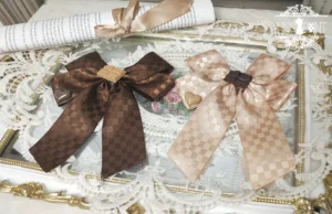 large checkered pattern chocolate lolita bow hair clips vintage frame display dark brown apricot checkered wooden center