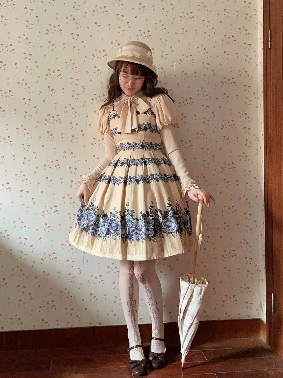 Classic Lolita blouse bust measurement guide size selection proper fit waist shoulder width comparison