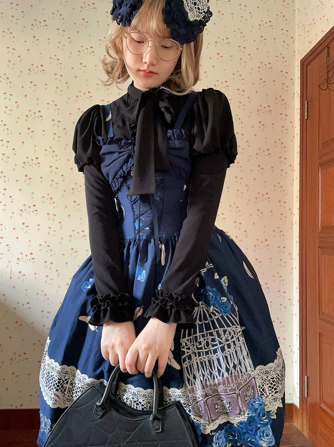 Classic Lolita blouse footwear recommendations Mary Jane shoes T-strap ballet flats vintage style pairings