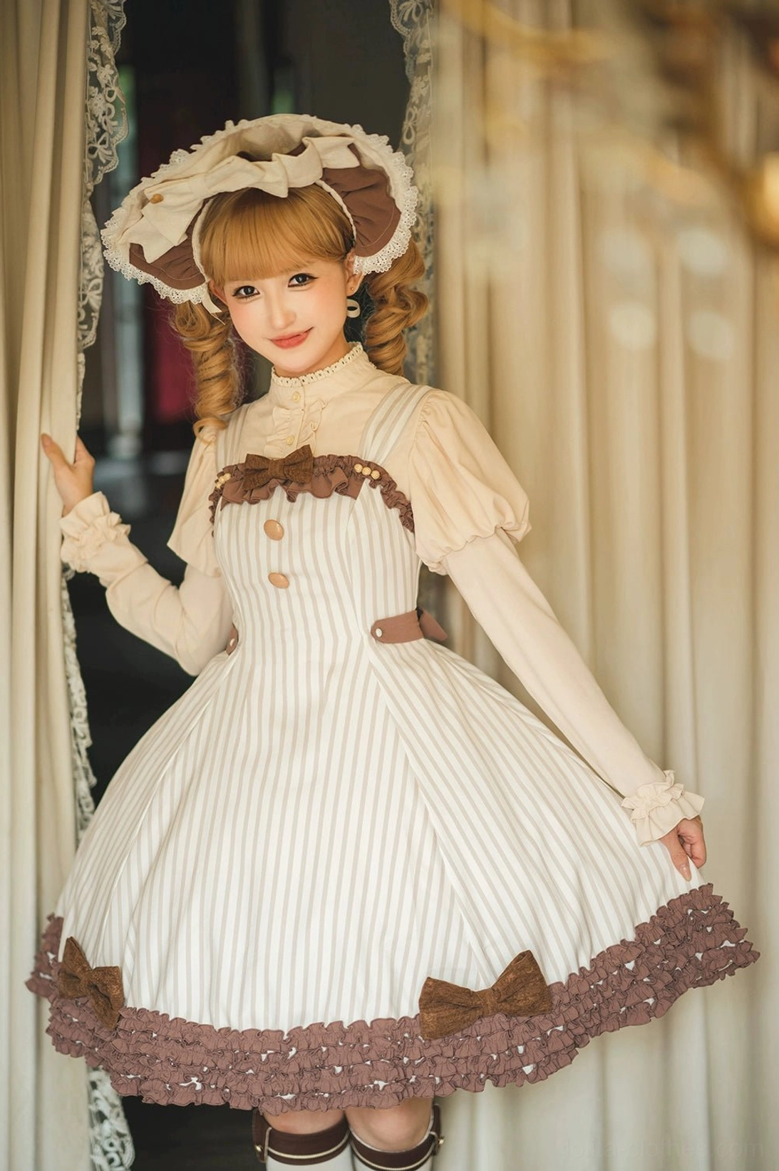 Classic Lolita blouse Juliet puff sleeve detail ruffled cuff close-up romantic silhouette sleeve construction