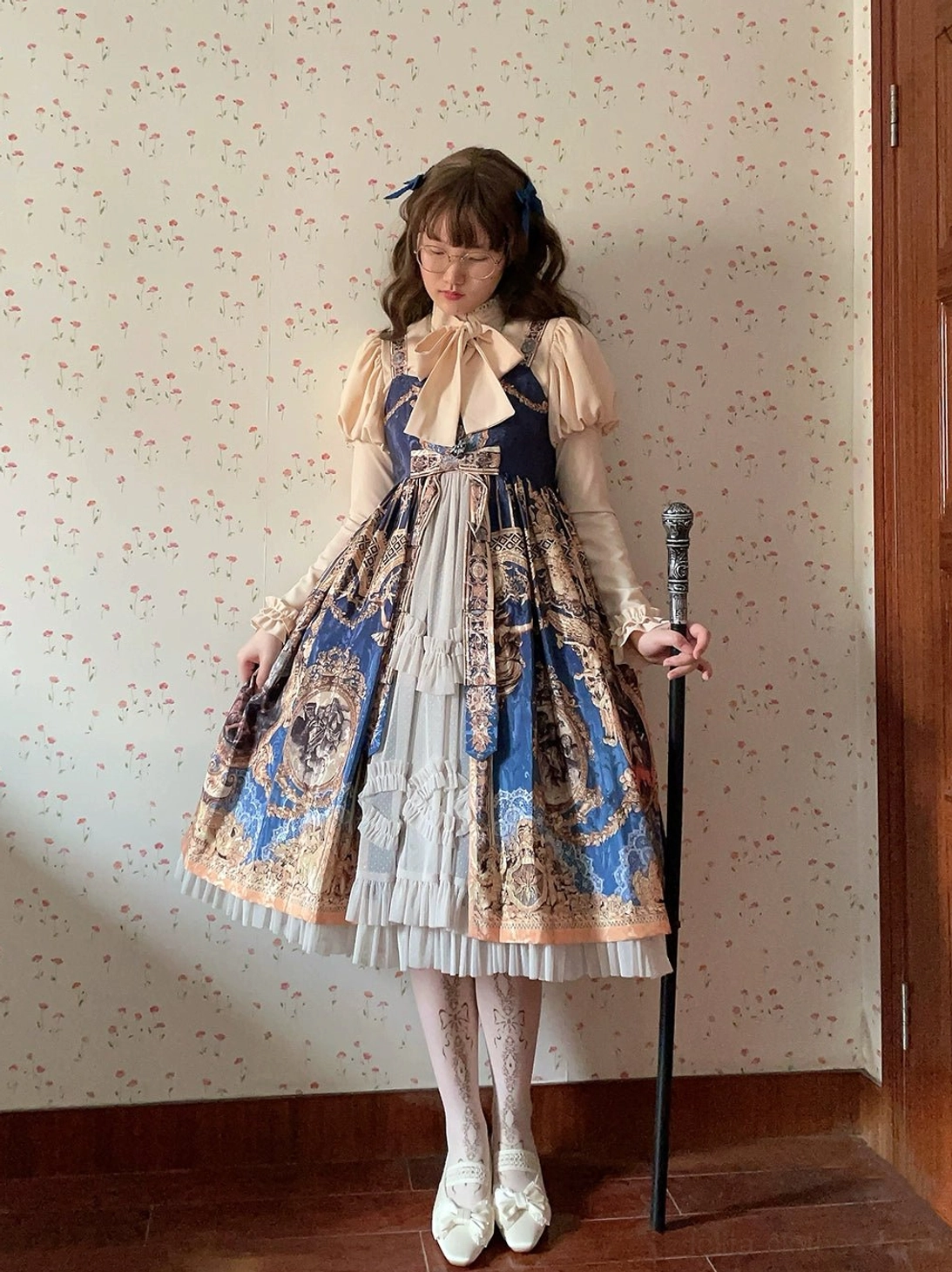 Classic Lolita blouse quality assurance resin button durability seam construction premium craftsmanship