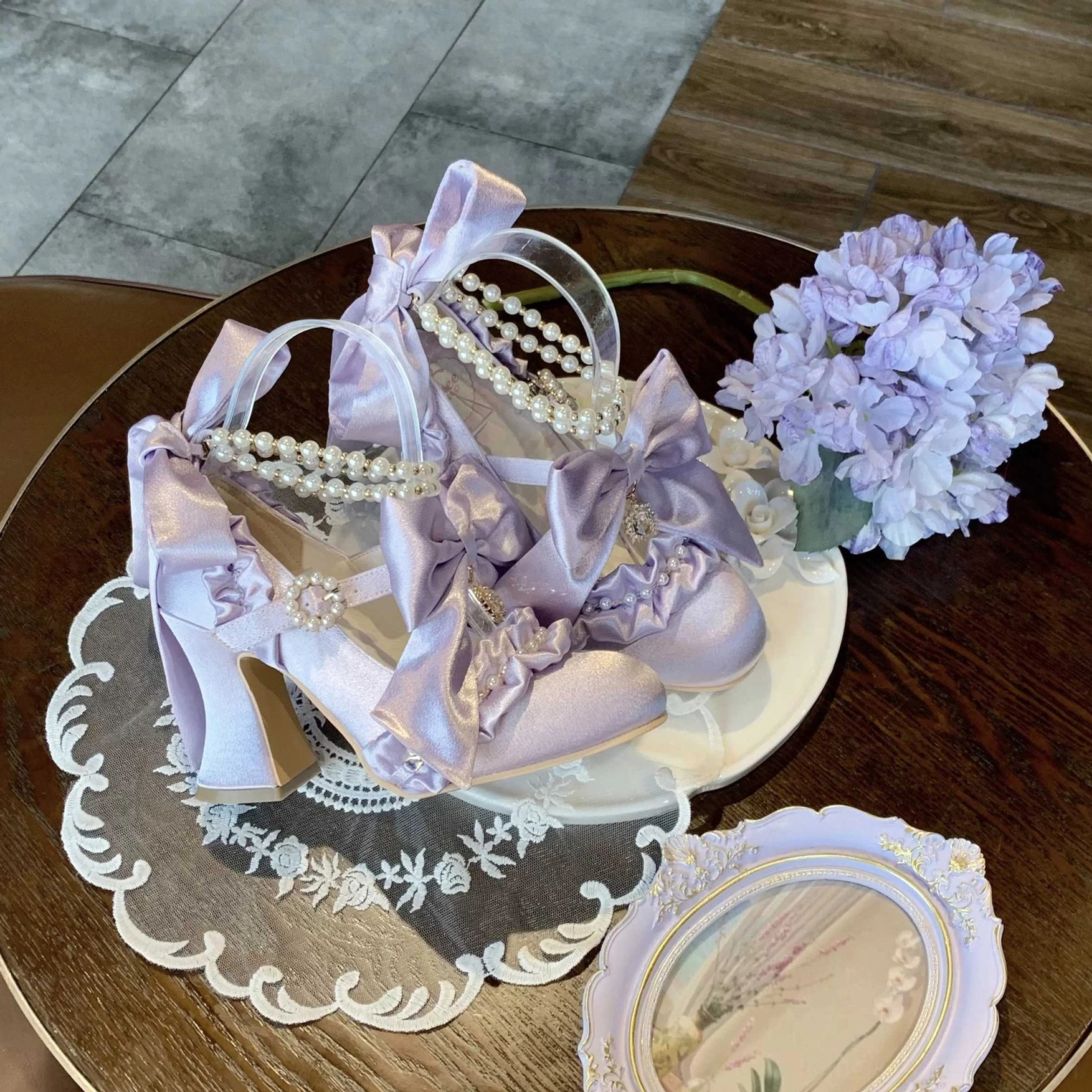 Classic Lolita block heel shoes featuring adjustable lace closure system accommodating varying foot widths and arch heights with comfort for extended event wear