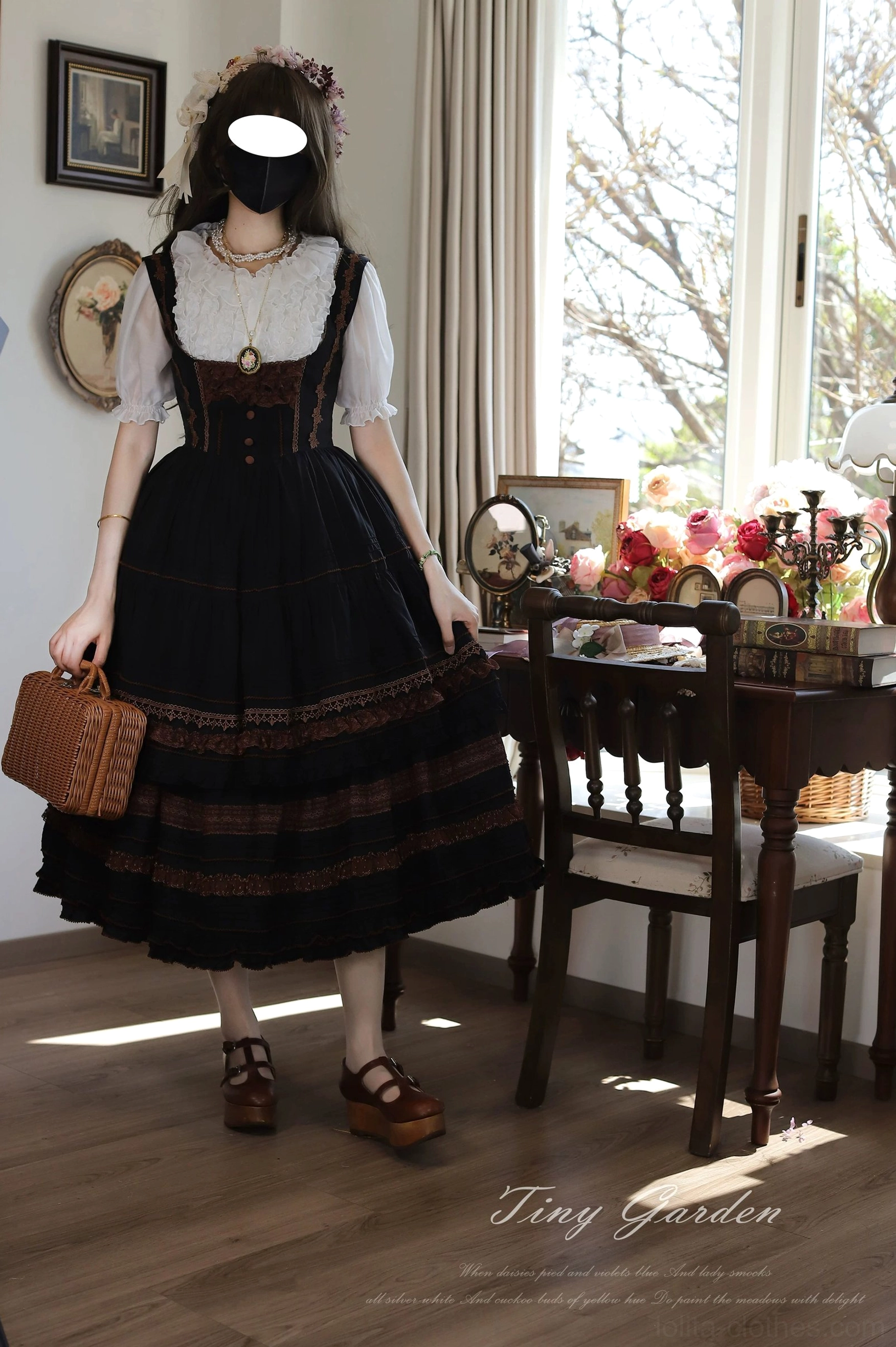 Classic lolita JSK dress back shirring panel detail - demonstrating elastic construction for comfortable fit and waist shaping across different body types