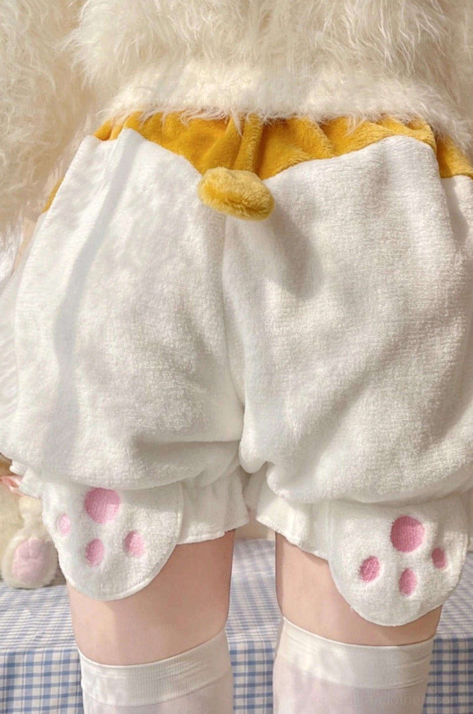 Size guide and care instruction image for white corgi-tail velvet Lolita bloomers with detailed measurement chart and washing maintenance guidelines