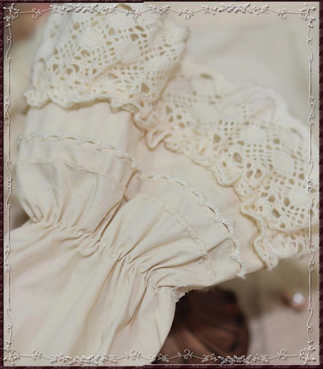 Cotton vintage lace Lolita blouse size chart measurements in centimeters and inches for Classic Lolita fashion styling