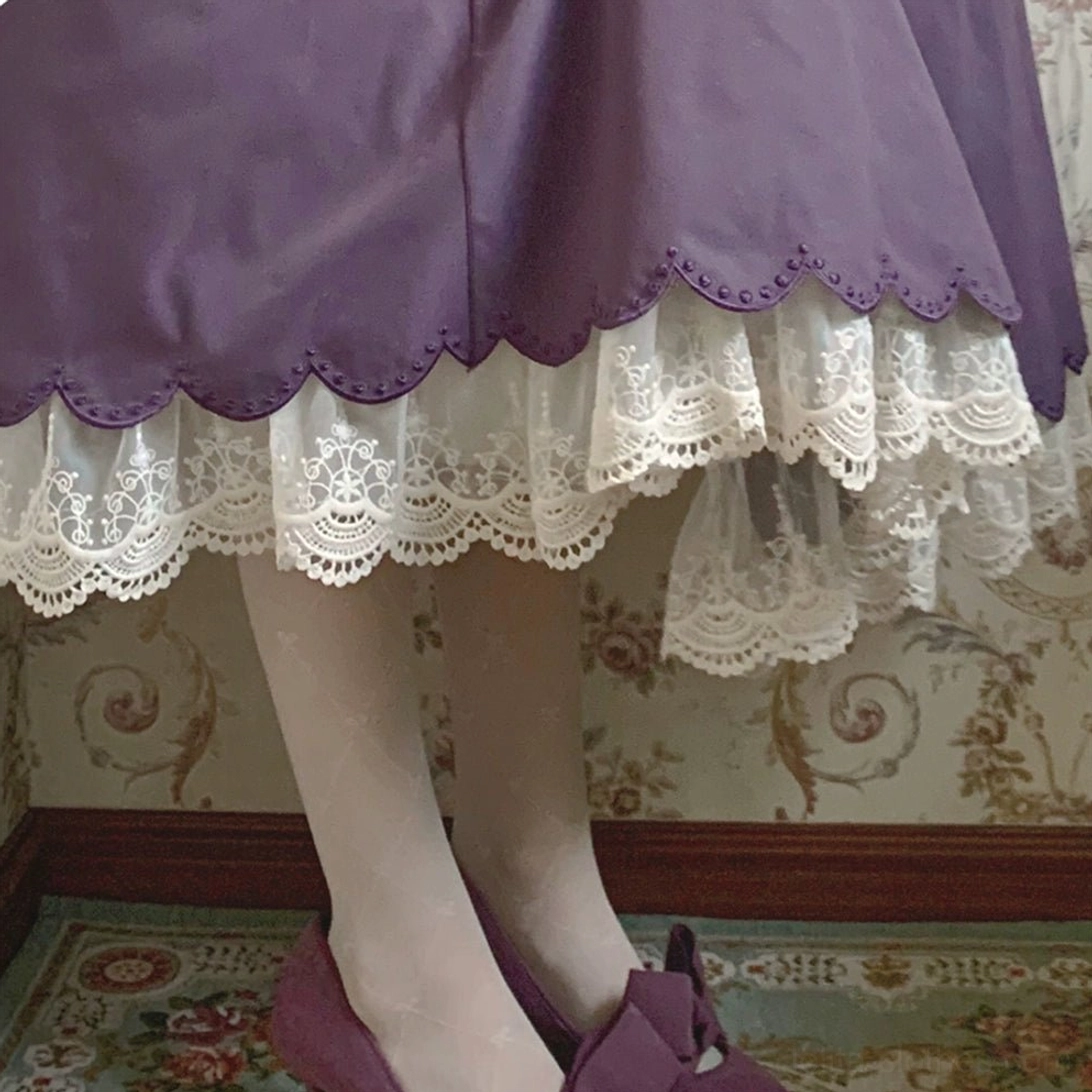 Countess's Autumn Travel vintage lolita styling inspiration autumn photography shoot with props and complementary accessories
