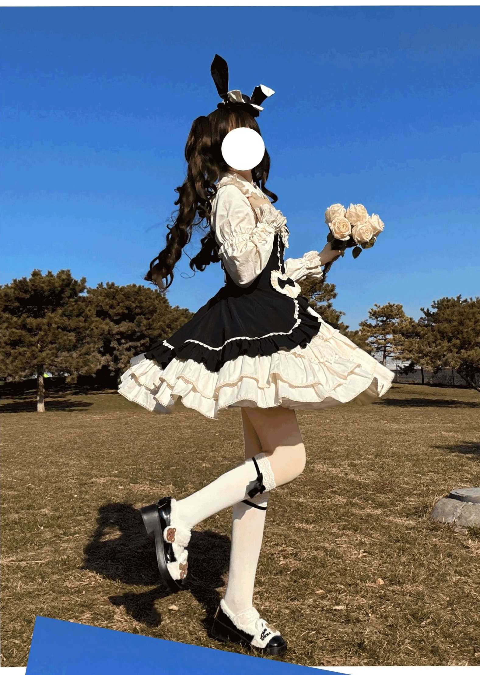 Cream Bud old school lolita JSK showing adjustable shoulder straps back shirring waist tie detachable bow construction detail