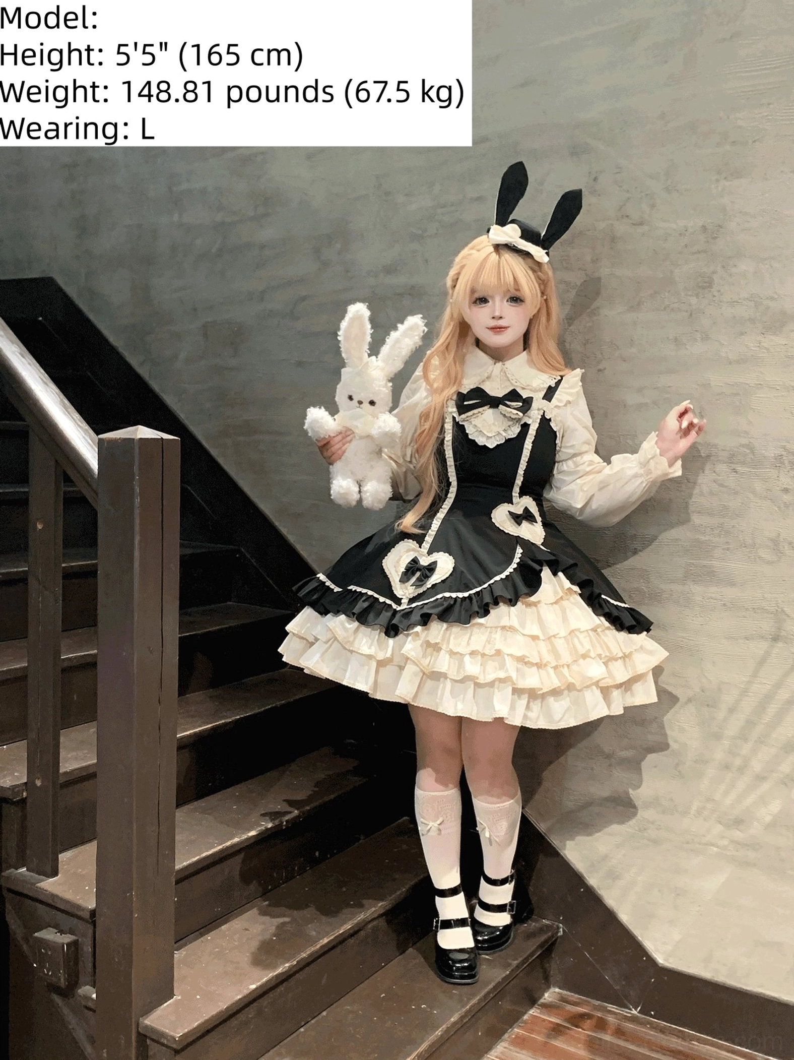 Cream Bud tiered hem lolita jumper skirt side zipper closure mechanism and waist adjustment system close-up view