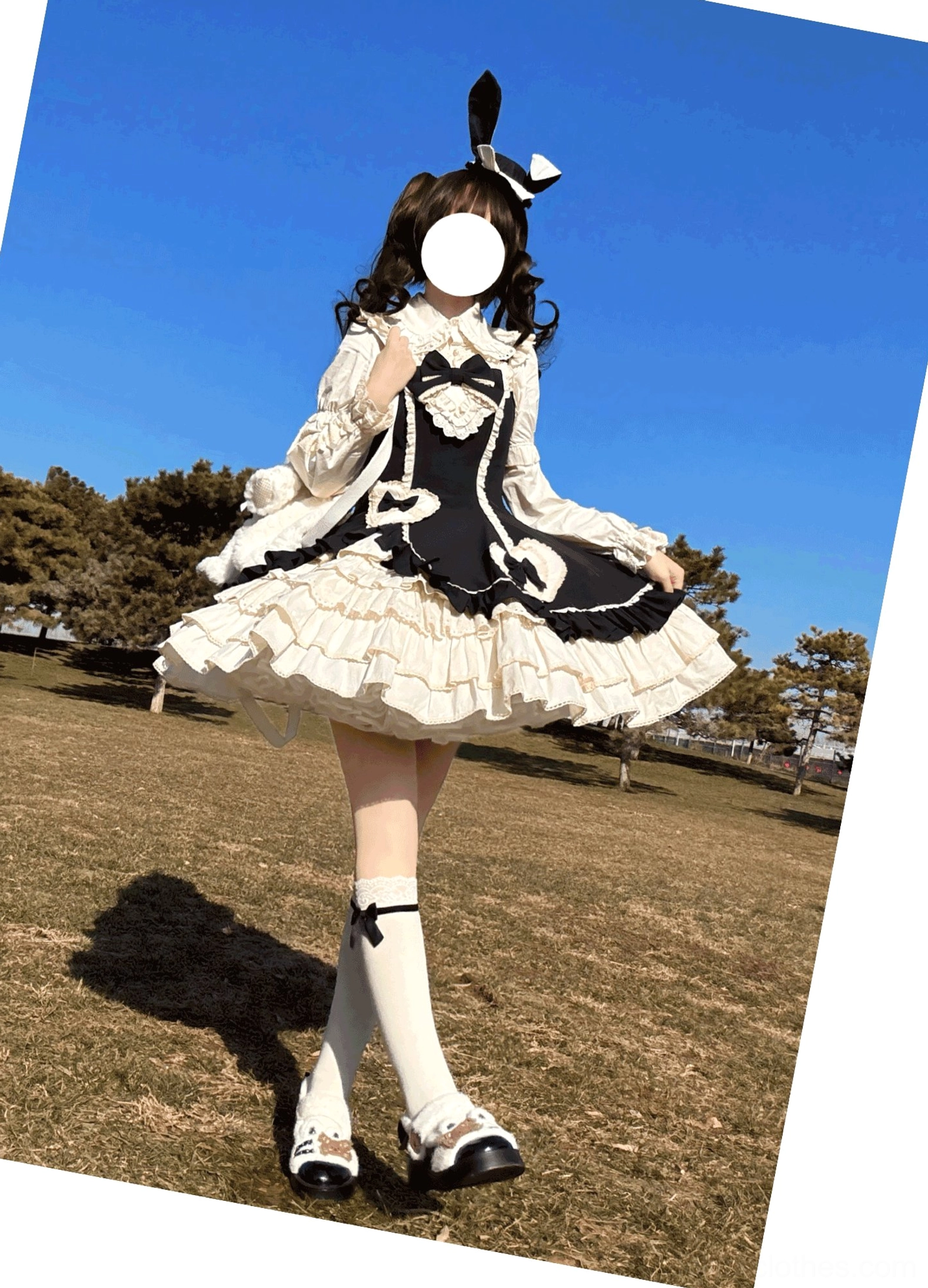 Cream Bud tiered hem lolita jumper skirt black colorway side dynamic full view with long-sleeve blouse heart appliques sunny grassland