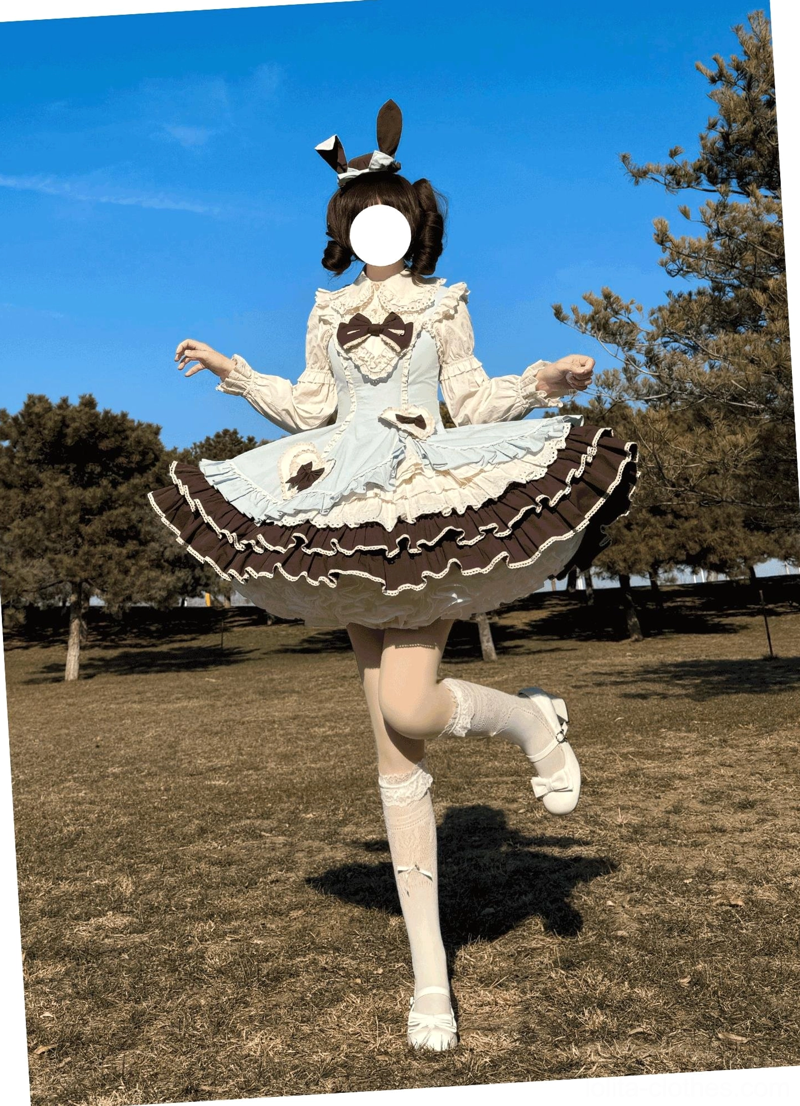 Cream Bud old school lolita JSK black and white dynamic back view outdoor grassland sunny day bunny ear hairband