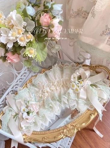Daisy Poetry lolita embroidery detail close up hand placed daisy flowers white cream base fabric quality craftsmanship lace trim