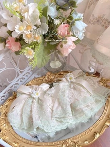 Daisy Poetry lolita tulle skirt layer detail close up tiered construction soft airy romantic lolita silhouette volume