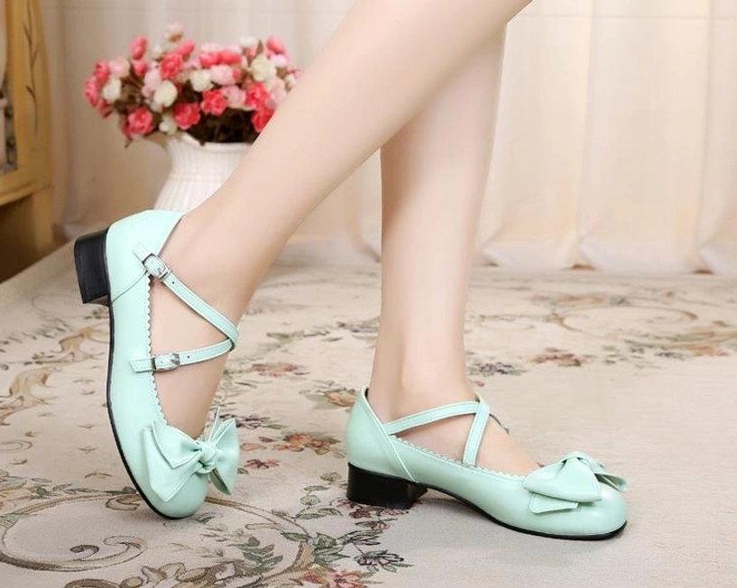 Cyanotic blue lolita bow cross-strap shoes model wearing dark gothic lolita coordinate