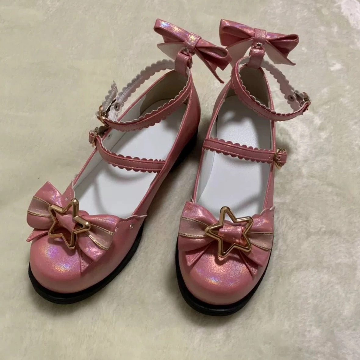 Dark pink sweet lolita mary jane shoes with sun-reactive glitter finish rounded toe design ankle buckle straps with hearts front bow and heel bow decorative accents