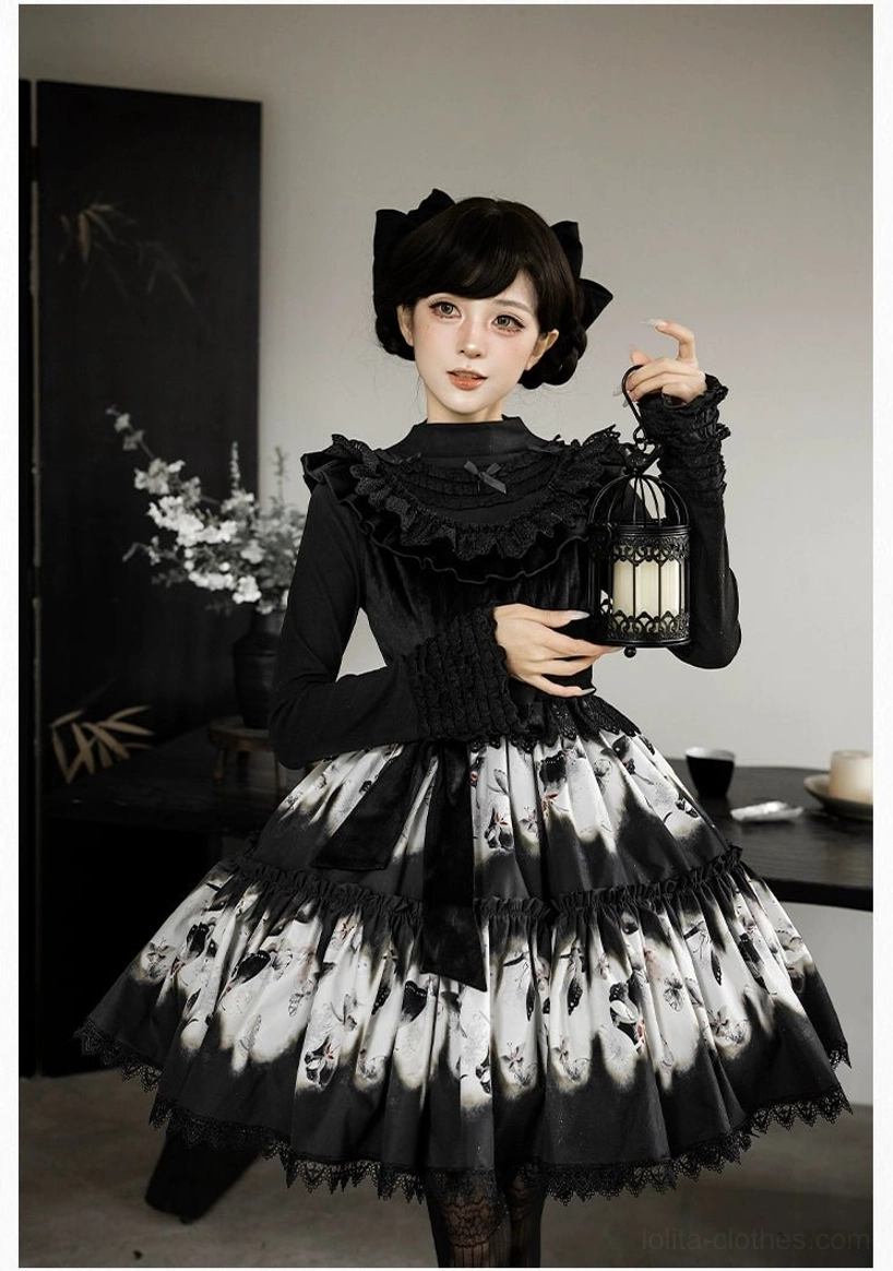 Dead leaf butterfly gothic lolita dress sleeve cuff detail elastic lace trim refined craftsmanship gothic accessories coordination