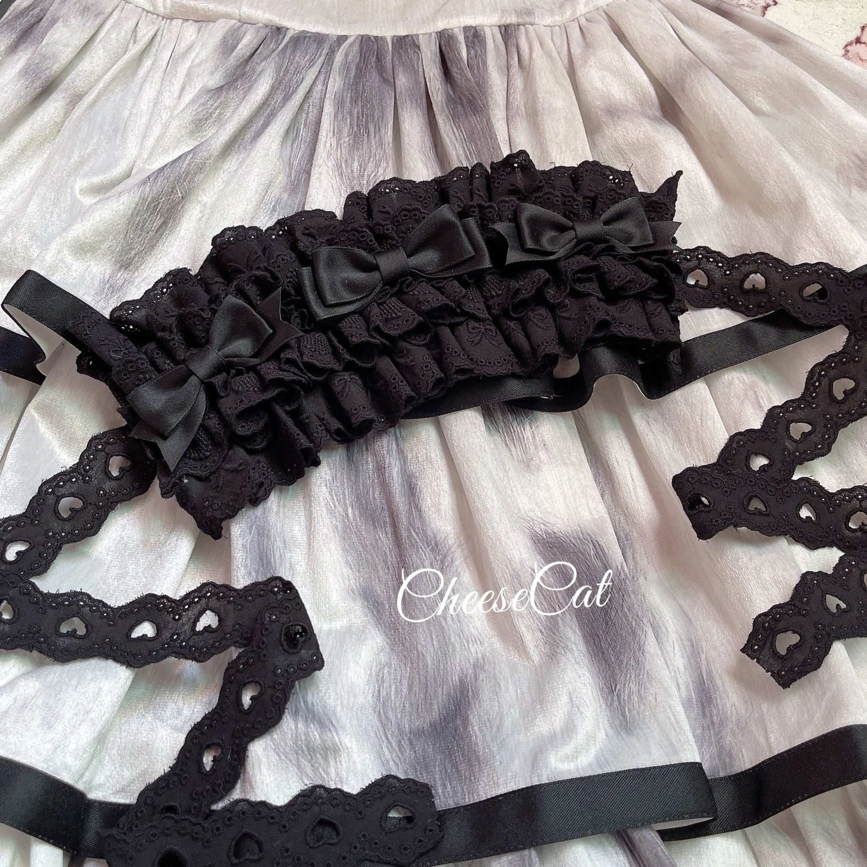 Cotton lolita headdress moody black and black monochromatic color combination with all-black lace construction ideal for gothic lolita full-body coordinated styling and fashion aesthetics