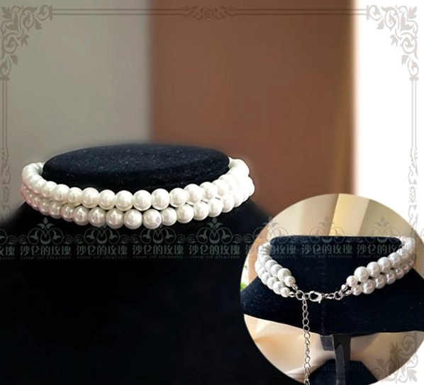 Dual-view pearl choker display featuring mannequin front shot and inset close-up of white round pearls with adjustable silver extension chain and clasp detail