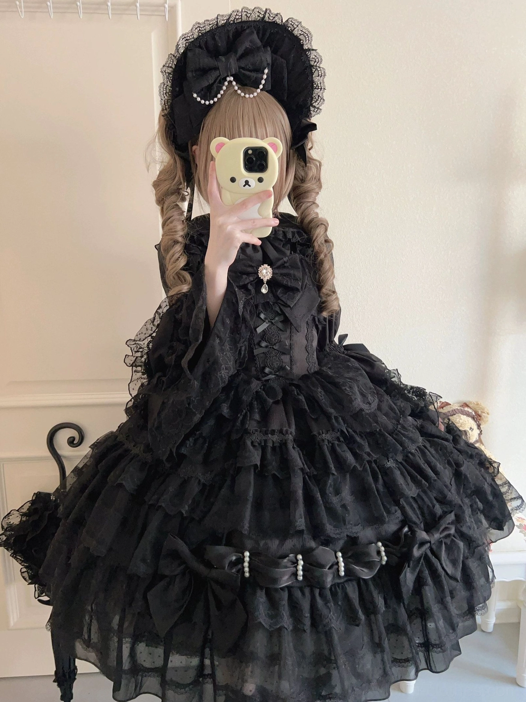 Dream Prelude Lolita blouse removable collar bow and princess-style puffed sleeve detail close-up front view